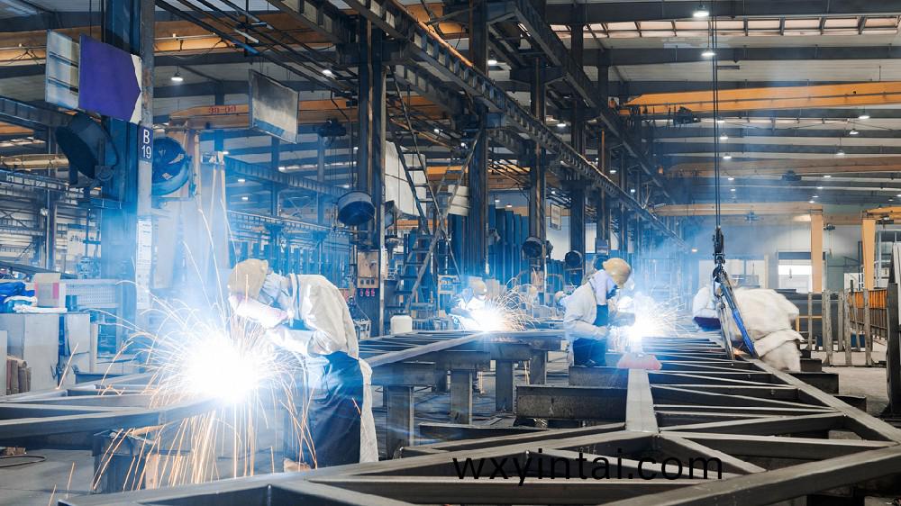 车间烟尘大,招工难？超曼助力打造洁净工作环境！